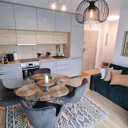 Apartament Mlody Gdansk - Bezplatny Parking, Mocne Wifi, Dobre Polaczenie Z Lotniskiem Eksteriør billede